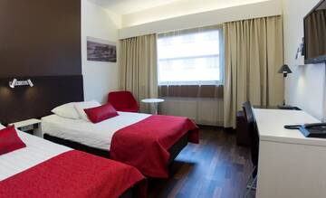 Фото номера Двухместный номер с 2 отдельными кроватями Отель Original Sokos Hotel Vaakuna Pori г. Пори 7