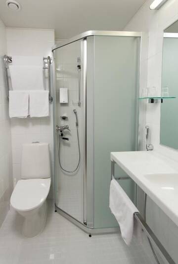 Фото номера Двухместный номер с 2 отдельными кроватями Отель Original Sokos Hotel Vaakuna Pori г. Пори 9