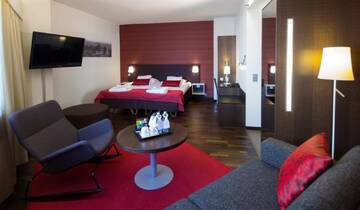 Фото номера Четырехместный номер Отель Original Sokos Hotel Vaakuna Pori г. Пори 7