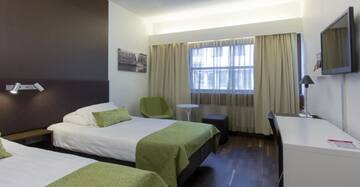 Фото номера Двухместный номер с 2 отдельными кроватями Отель Original Sokos Hotel Vaakuna Pori г. Пори 4