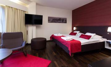 Фото номера Четырехместный номер Отель Original Sokos Hotel Vaakuna Pori г. Пори 8