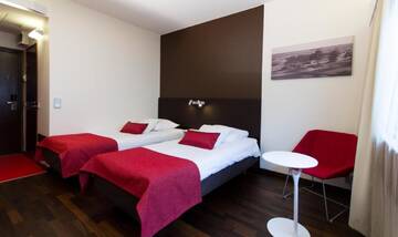 Фото номера Двухместный номер с 2 отдельными кроватями Отель Original Sokos Hotel Vaakuna Pori г. Пори 3