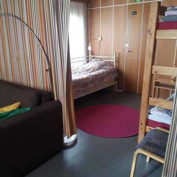 Фото номера Семейный номер (для 2 взрослых и 2 детей) Хостелы Hostel River г. Пори 4