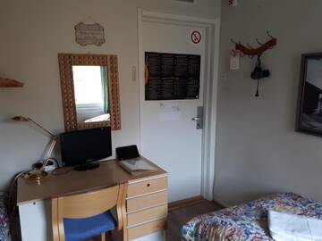 Фото номера Трехместный номер с общей ванной комнатой Хостелы Hostel River г. Пори 4