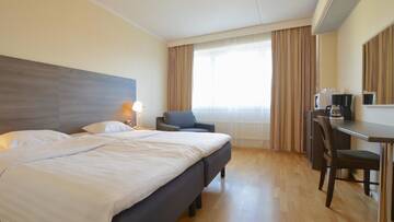 Фото номера Двухместный номер с 1 кроватью и креслом Отель Torget Aparthotel г. Пори 4
