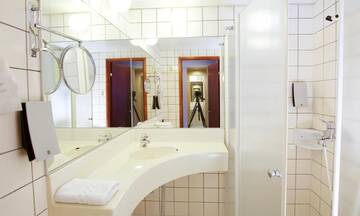 Фото номера Двухместный номер с 2 отдельными кроватями Отель Torget Aparthotel г. Пори 10